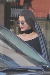 27984719_Bella-Hadid--Out-for-lunch-at-V