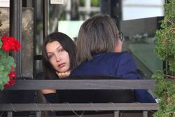 27984723_Bella-Hadid--Out-for-lunch-at-V