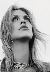 29557050_Madame_Figaro_August_26th_-_01.