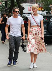 29671000_Karlie-Kloss-out-and-about-in-S