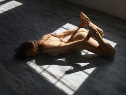 Ayya - Sunlight j5khq915m6