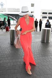 30862867_ParisHiltonisseenatLAX0p5myo_c2