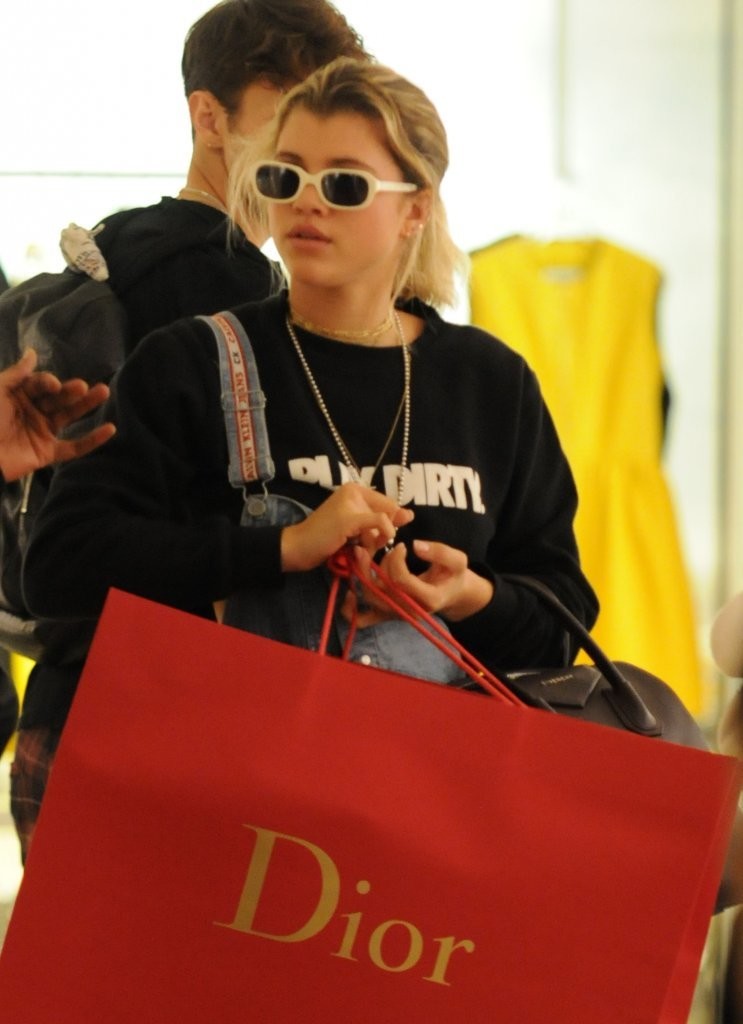 Sofia Richie Shops Beverly Hills XQ Lxs Ax KLx